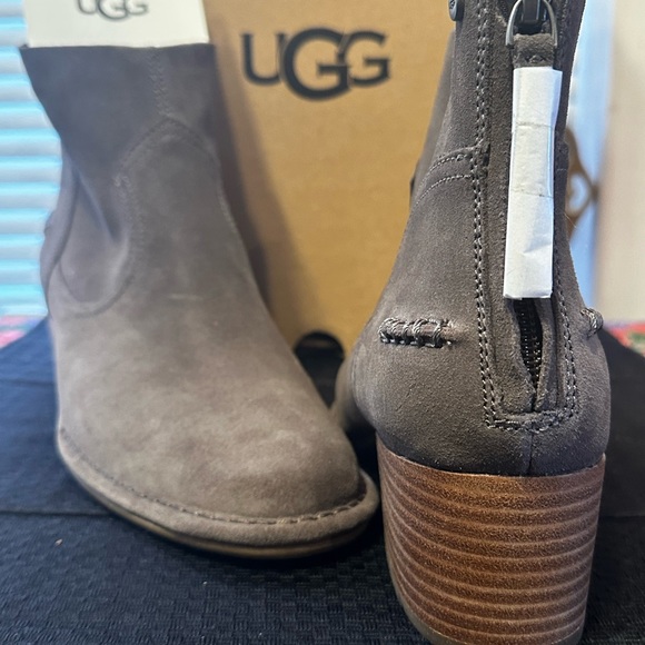 Boots - Picture 3 of 7